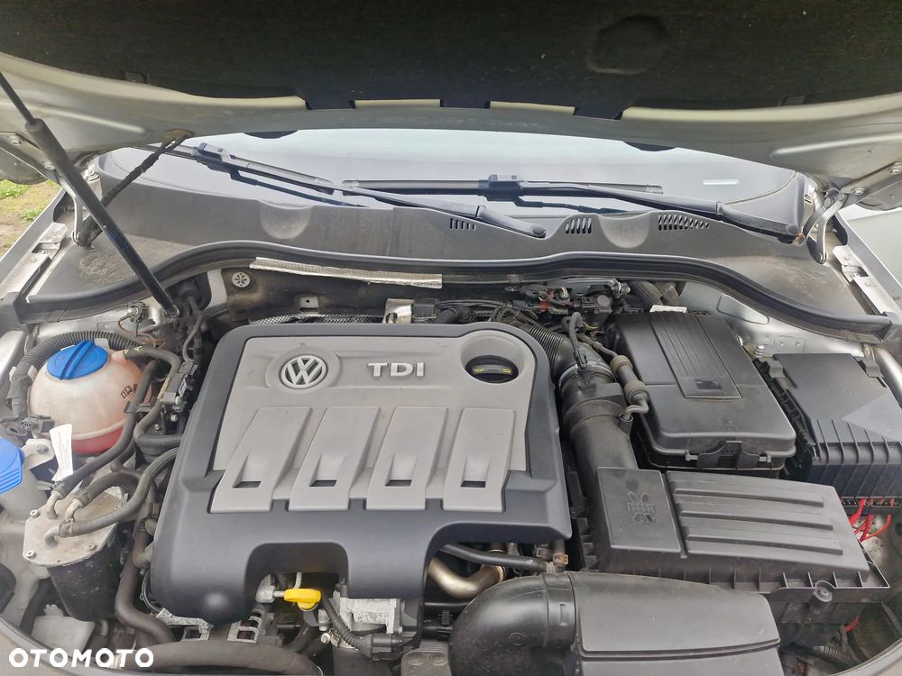 Volkswagen Passat 2.0 TDI DPF BlueMotion Technology Trendline - 39