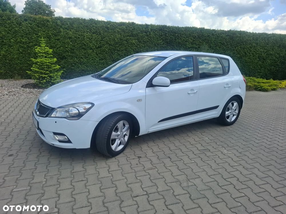 Kia Ceed - 12