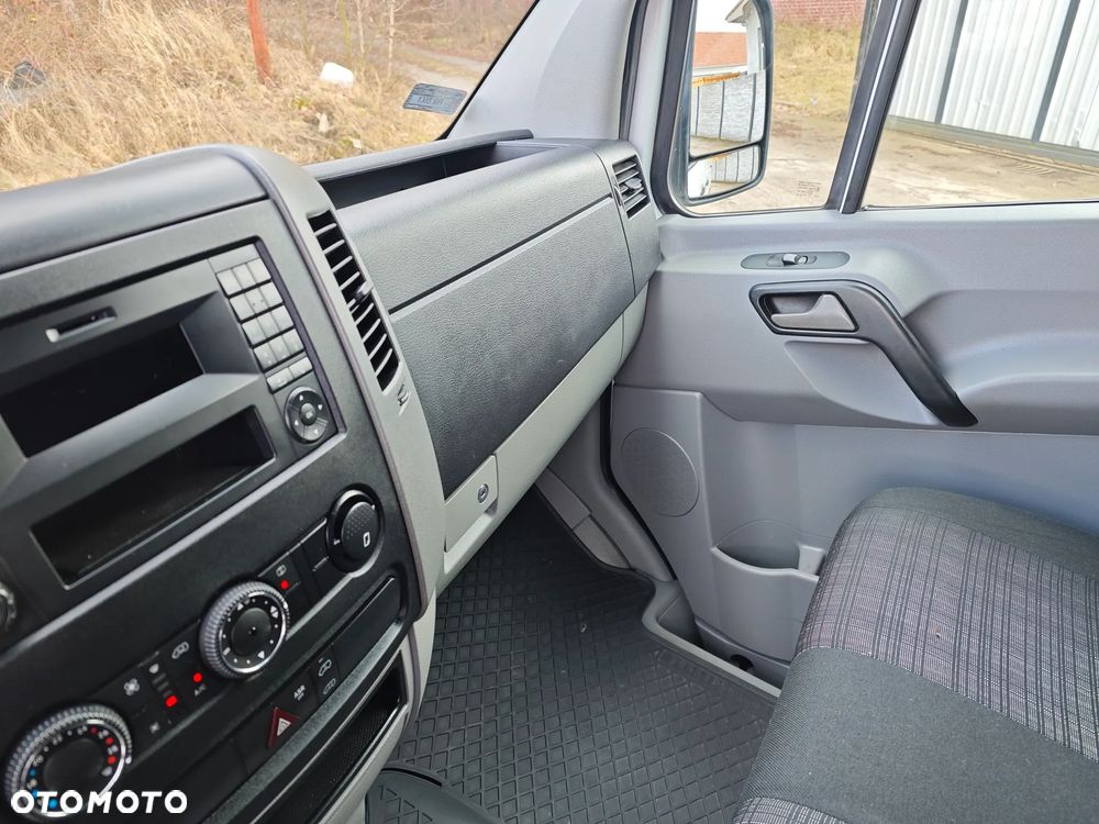 Mercedes-Benz Sprinter - 11