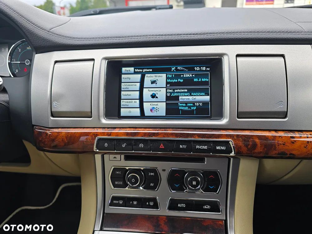 Jaguar XF 2.2 D Premium Luxury - 28