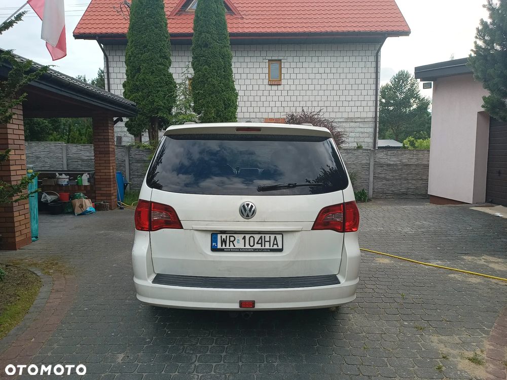 Volkswagen Routan - 3