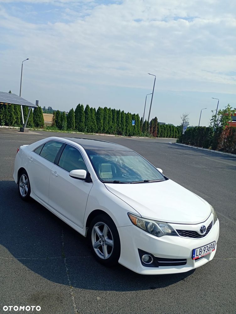 Toyota Camry - 1