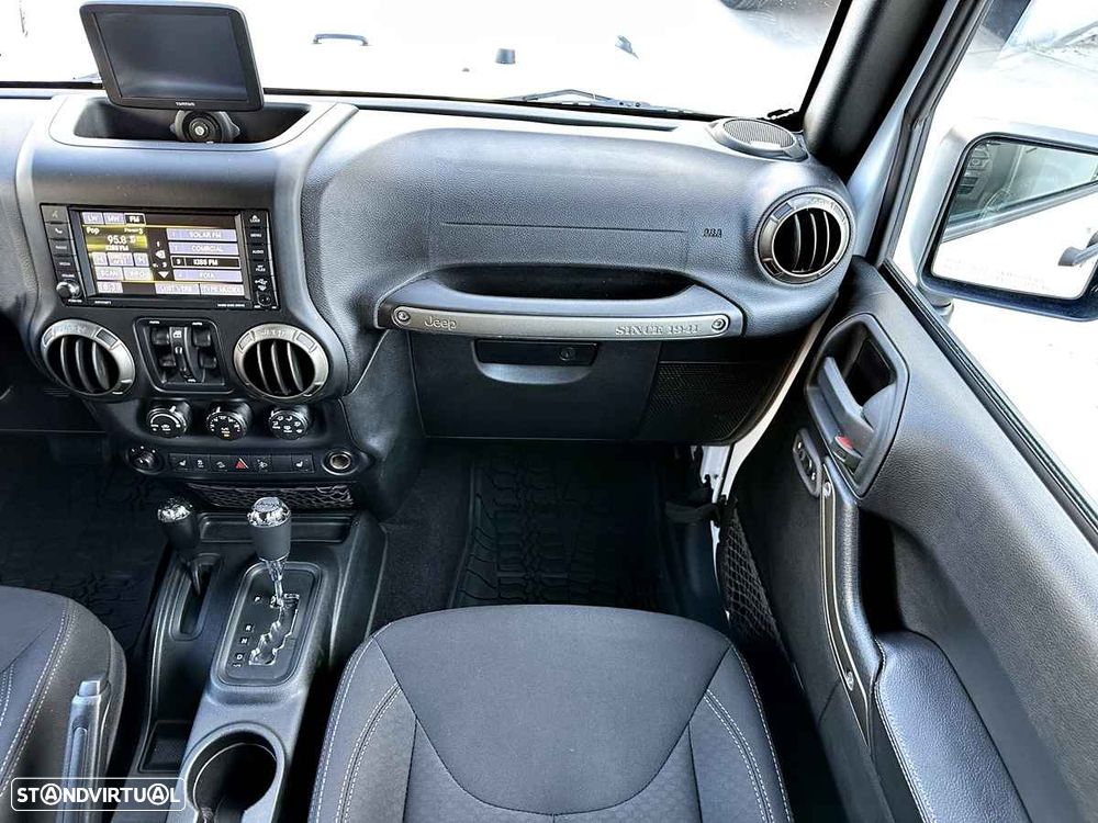 Jeep Wrangler Unlimited - 11