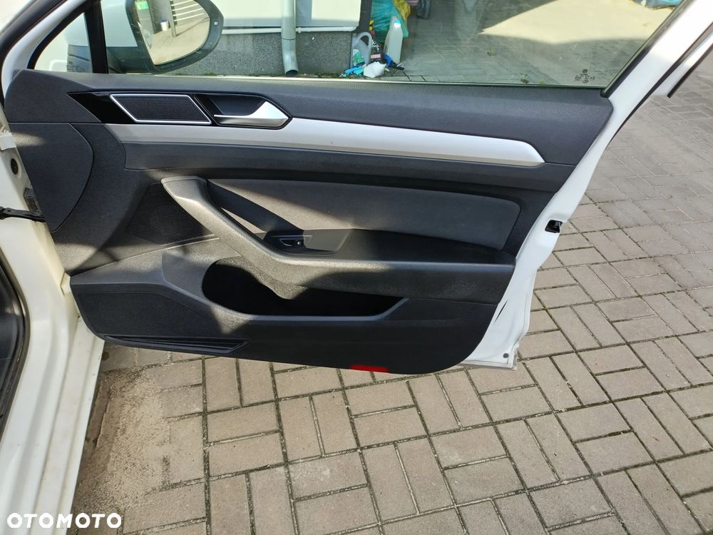 Volkswagen Passat Variant 2.0 TDI (BlueMotion Technology) Trendline - 11