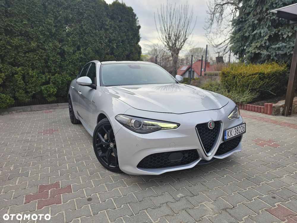 Alfa Romeo Giulia 2.0 Turbo 16V AT8-Q4 Veloce Ti - 2