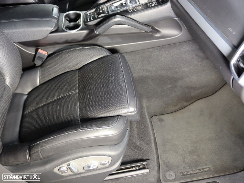 Porsche Cayenne Platinum Edition - 19