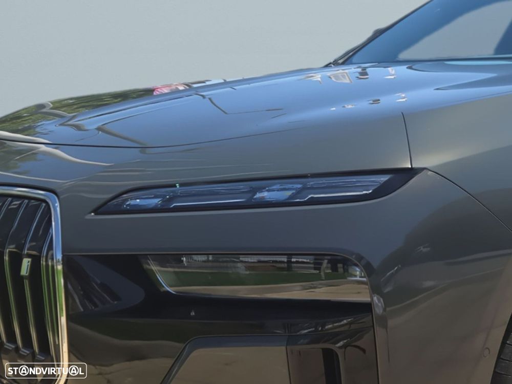 BMW i7 eDrive50 Pack Desportivo M - 3