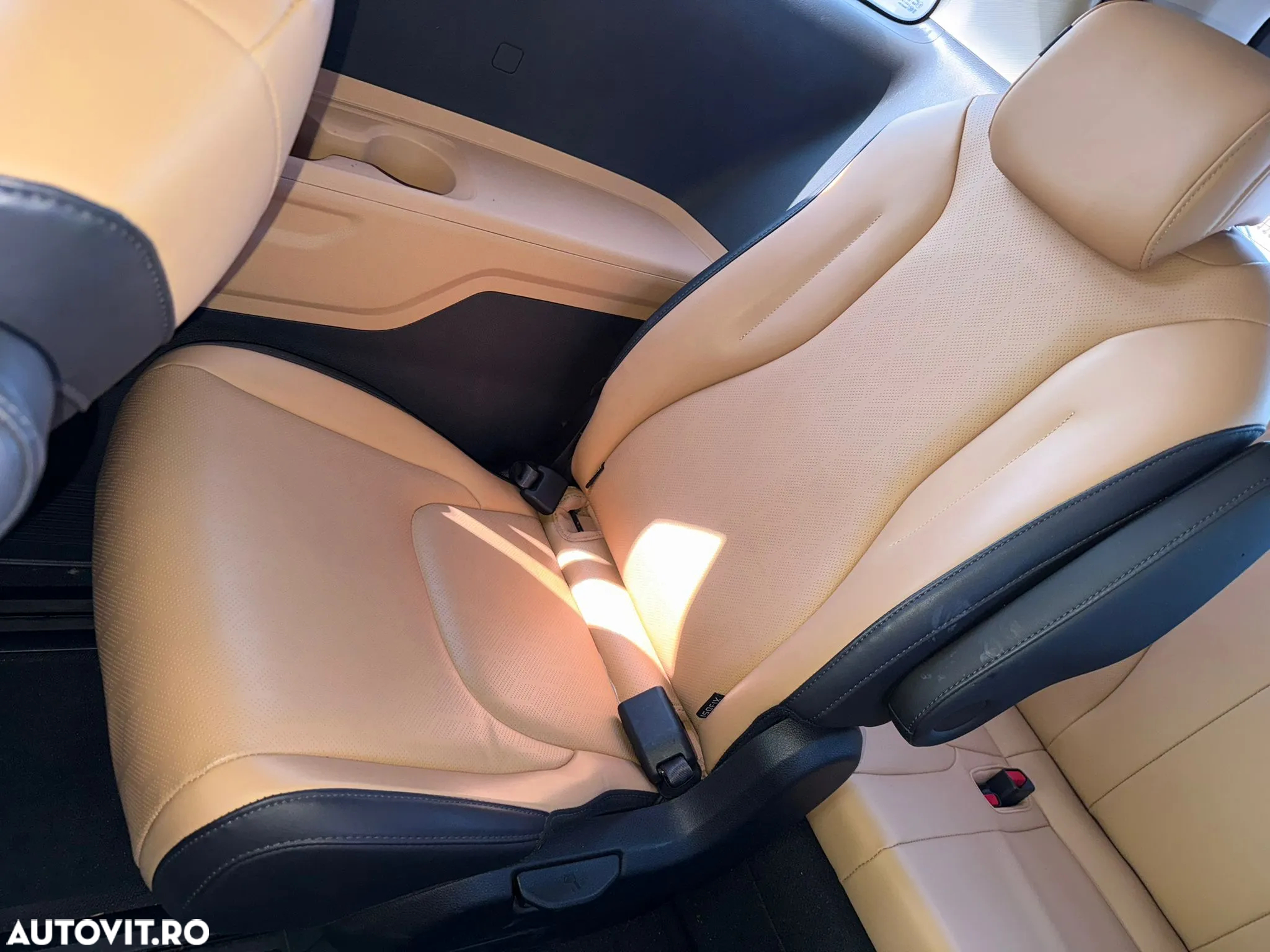 Kia Carnival - 16