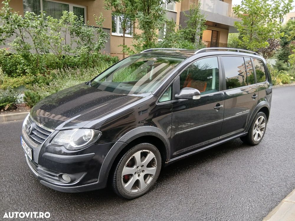 Volkswagen Touran - 1
