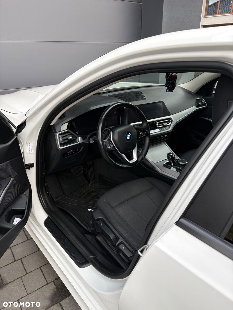 BMW Seria 3 318i - 17