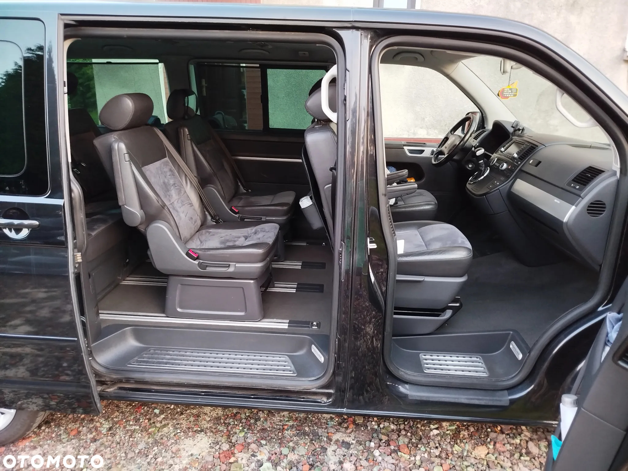 Volkswagen Multivan - 11