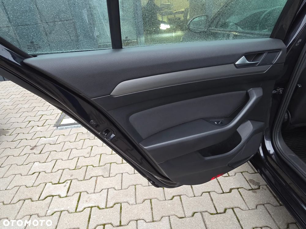 Volkswagen Passat 1.5 TSI EVO Business - 24