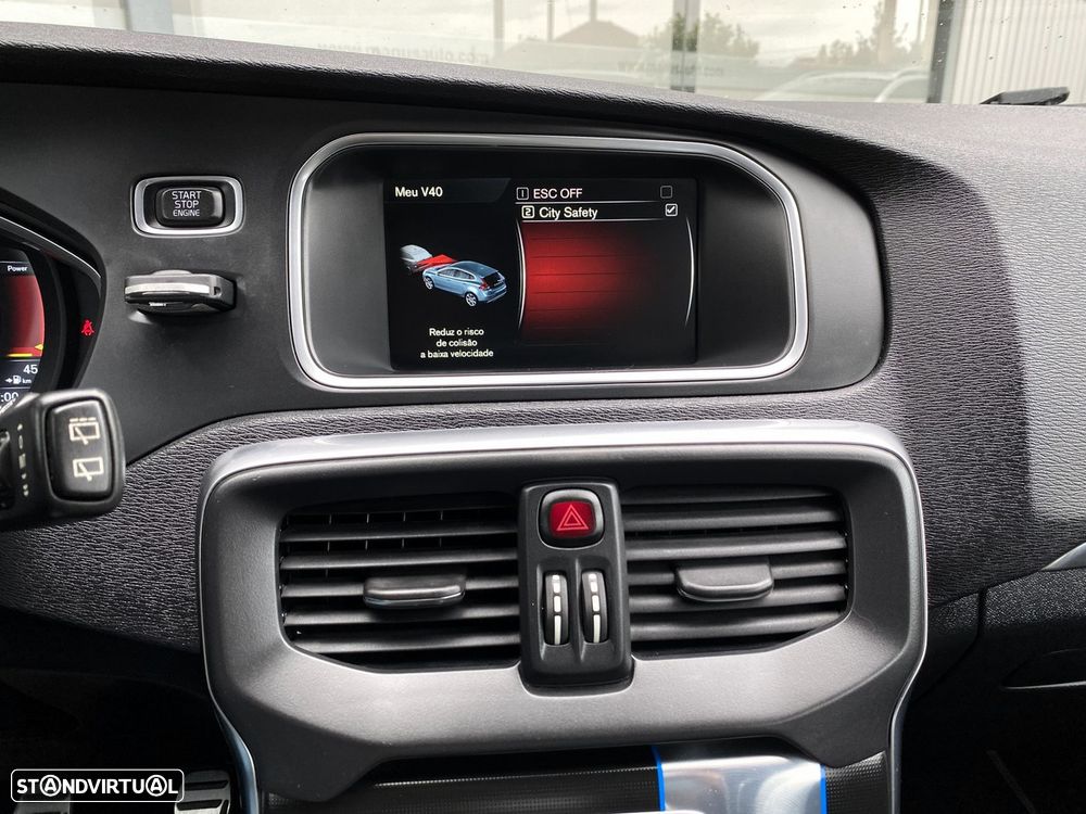 Volvo V40 D2 R Design - 21