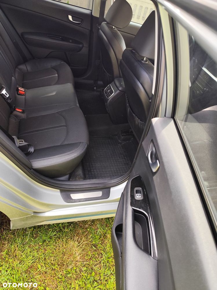 Kia Optima Plug-in Hybrid - 23