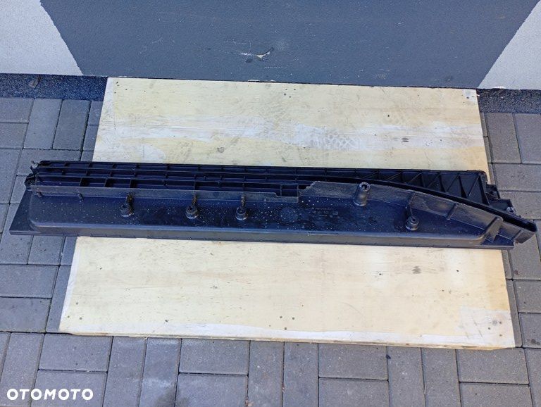 stopień progu drzwi przesuwnych prowadnica dolna mercedes sprinter W907 W910 A9106861500 - 7