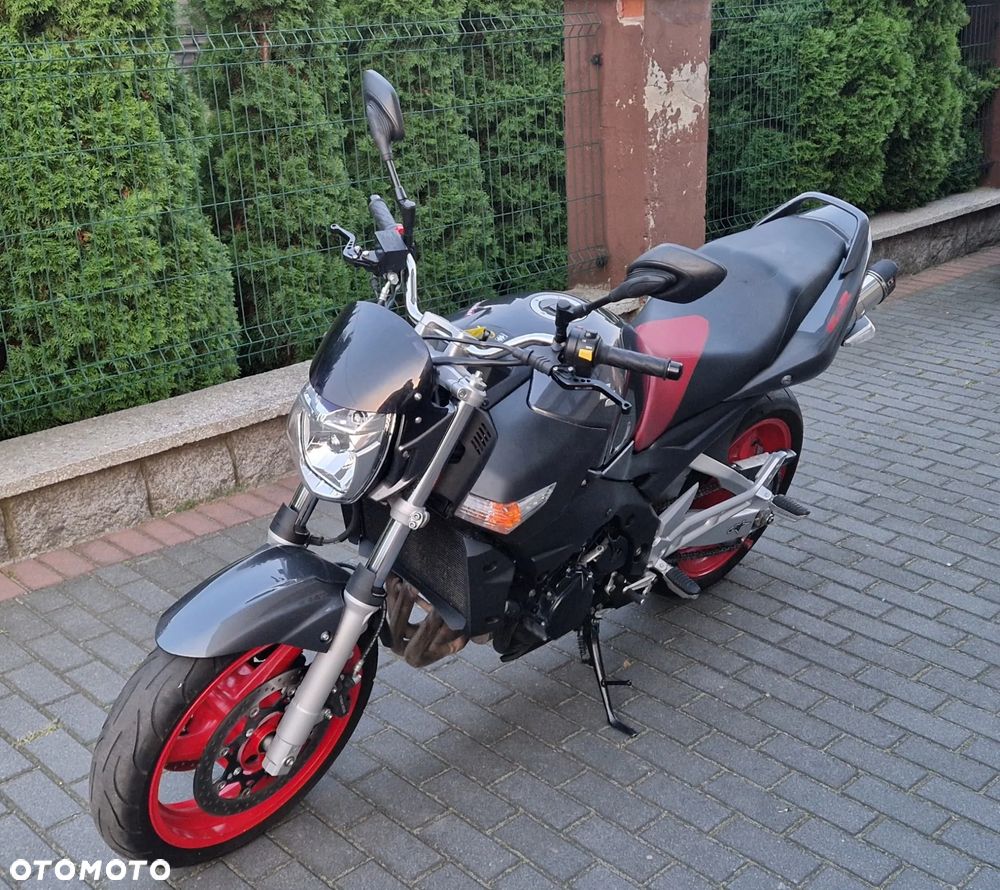 Suzuki GSR - 4