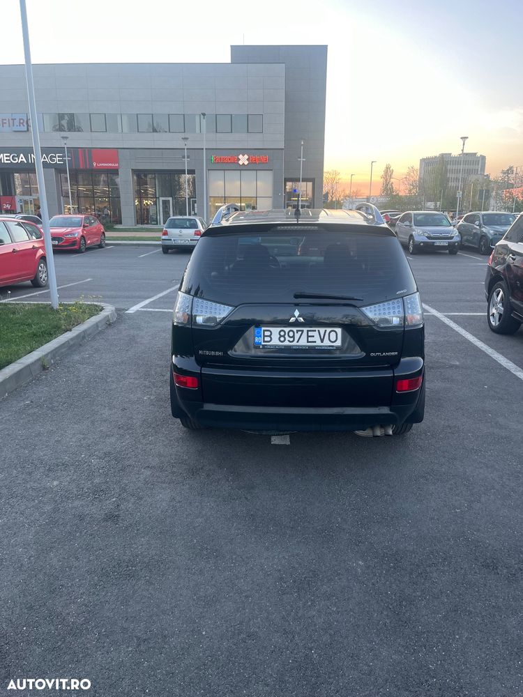 Mitsubishi Outlander - 4