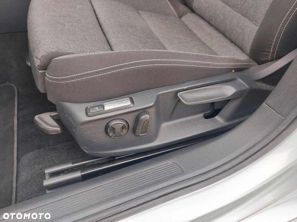 Volkswagen Passat Variant 2.0 TDI SCR DSG BlueMotion Comfortline - 15