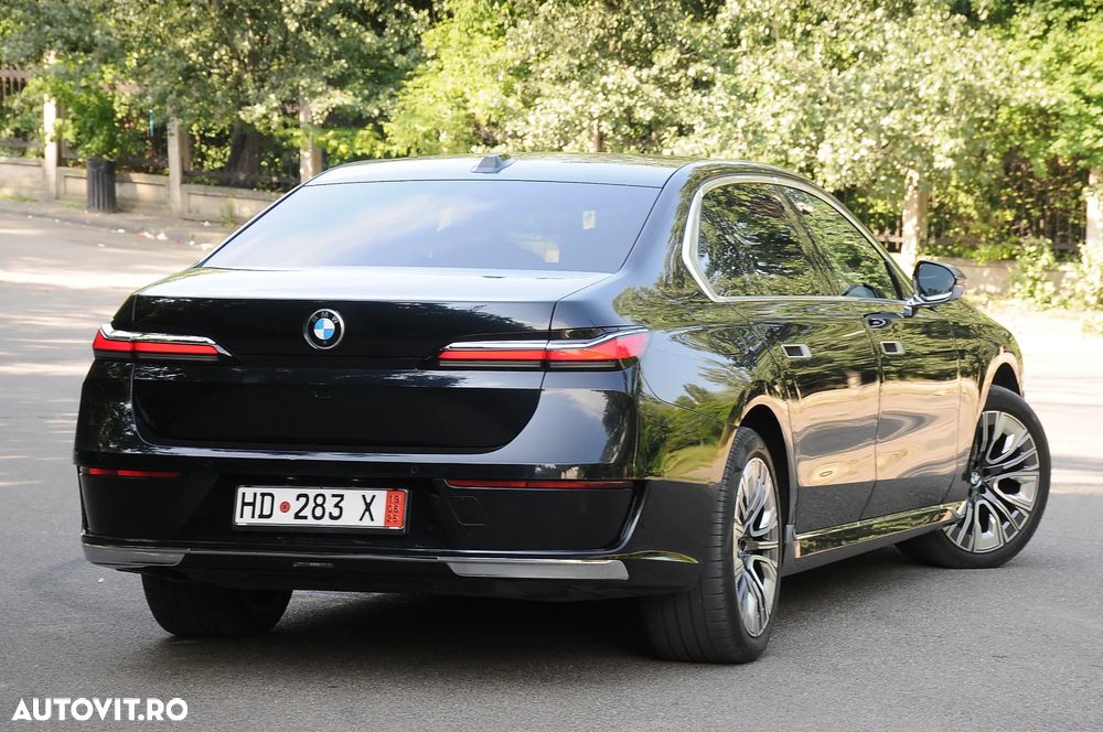 BMW Seria 7 740d xDrive MHEV - 12