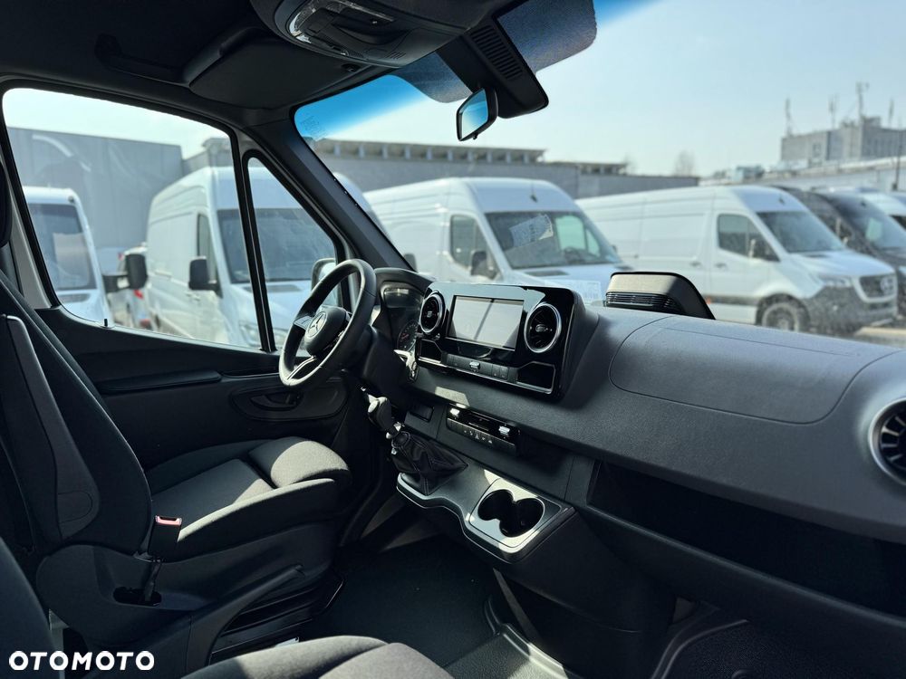 Mercedes-Benz Sprinter - 11