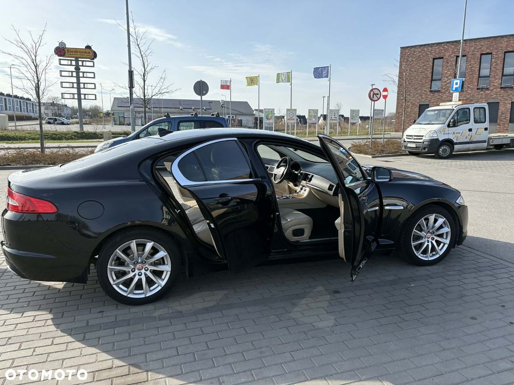 Jaguar XF 2.2 D Premium Luxury - 8