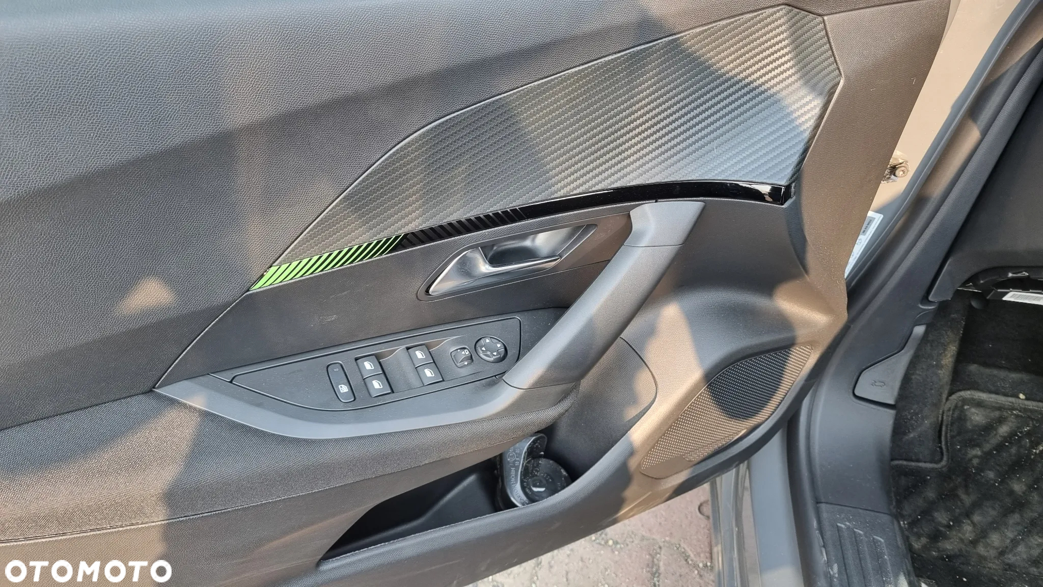 Peugeot 2008 PureTech mHEV Style e-DCS6 - 24