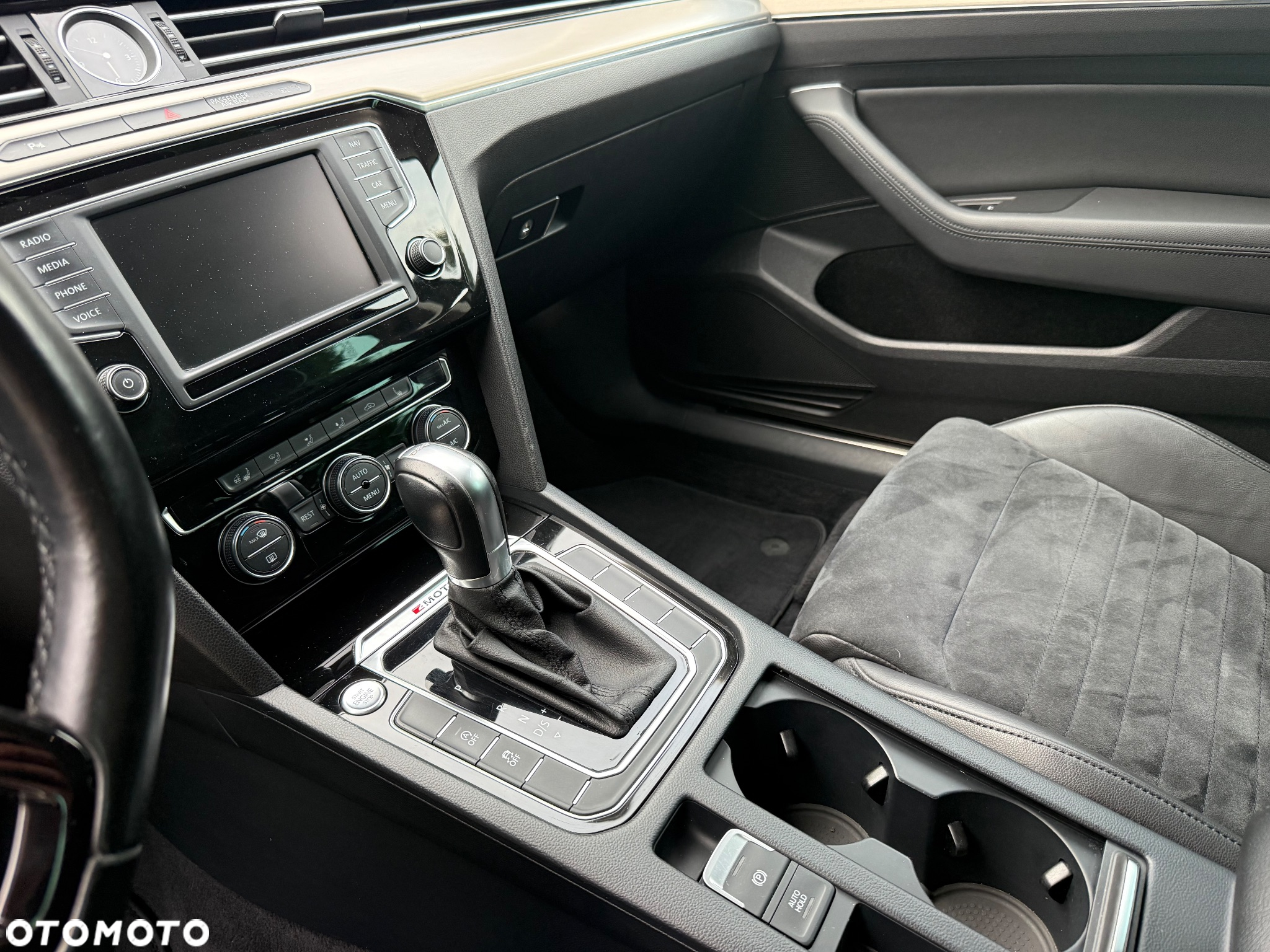 Volkswagen Passat Variant 2.0 TDI SCR 4Motion DSG Highline - 8