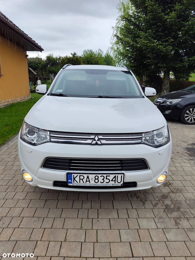 Mitsubishi Outlander Instyle NAVI + - 2