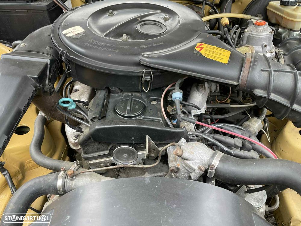 Mercedes-Benz E 200 - 25