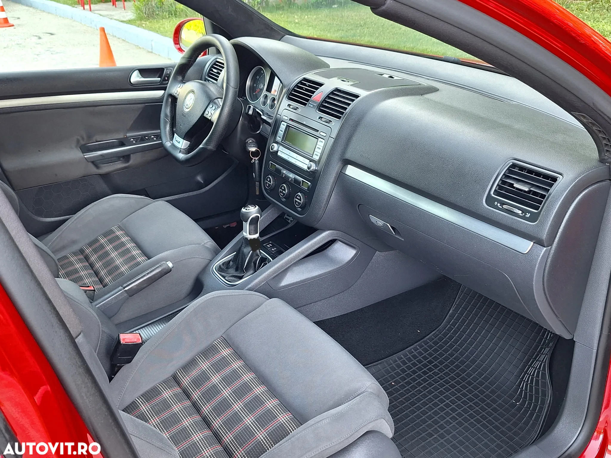 Volkswagen Golf 2.0 FSI GTI - 7