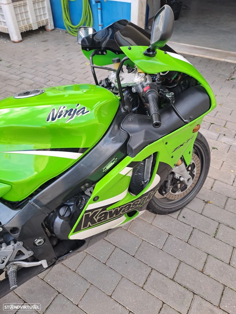 Kawasaki ZXR Ninja ZX7R - 6