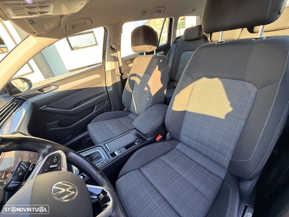 VW Passat Variant 2.0 TDi Business DSG - 38