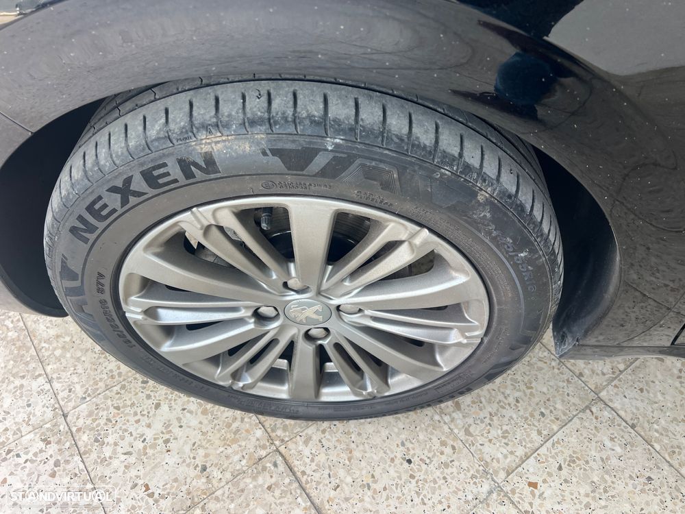 Peugeot 208 1.2 PureTech Style - 16