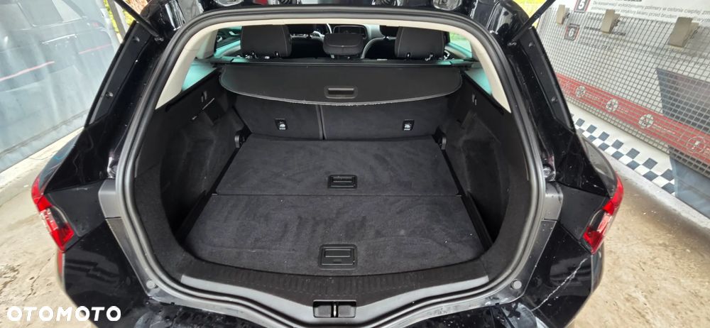 Renault Megane ENERGY TCe 140 EDC LIMITED - 32
