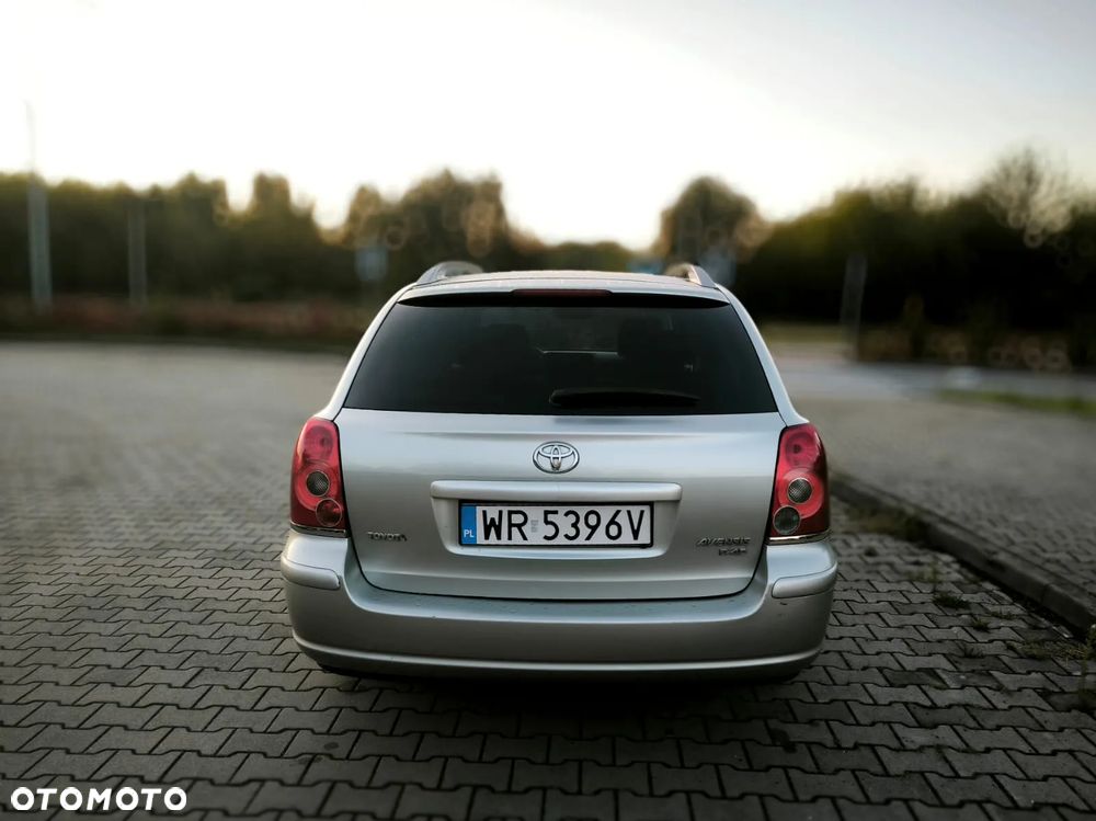 Toyota Avensis - 5