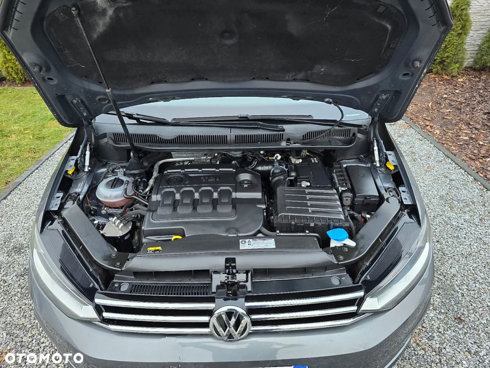 Volkswagen Touran - 36