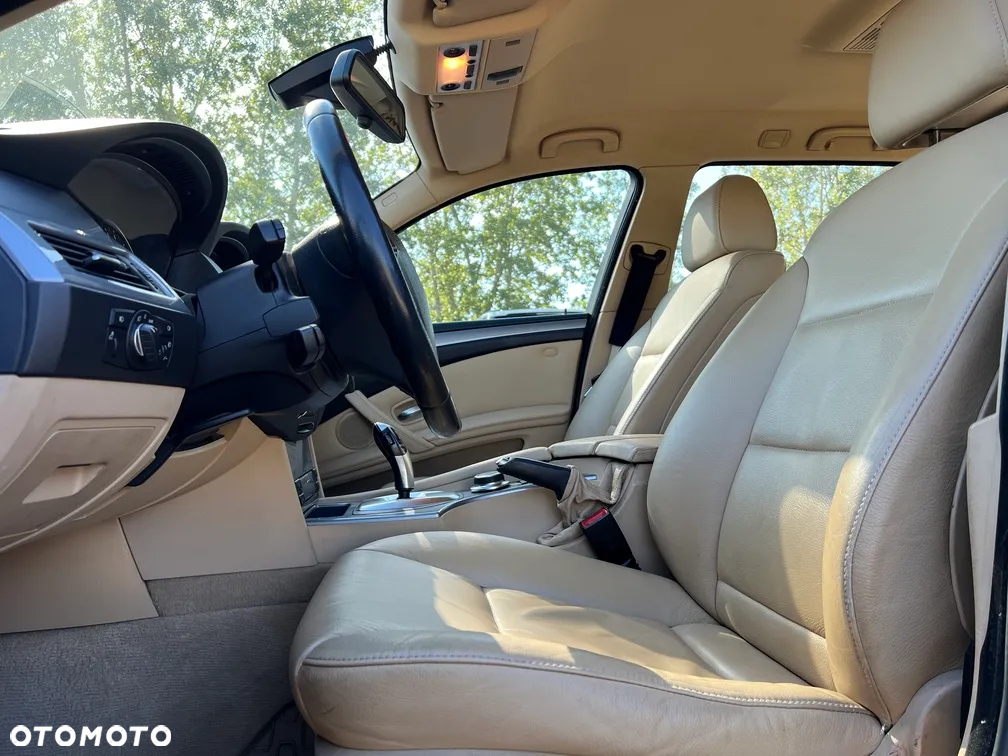 BMW Seria 5 530i Touring - 10