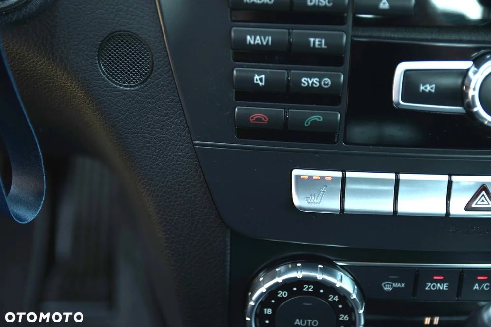 Mercedes-Benz Klasa C 180 CGI Automatik BlueEFFICIENCY Elegance - 32