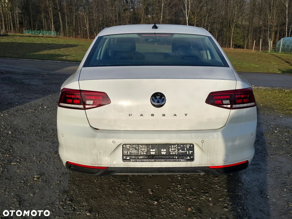 Volkswagen Passat 2.0 TDI (BlueMotion Technology) Comfortline - 9