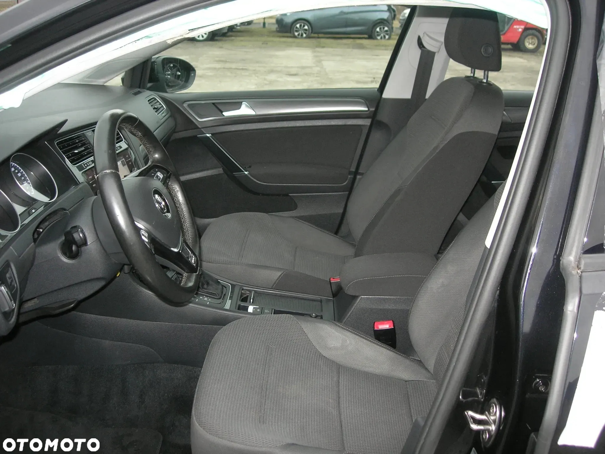 Volkswagen Golf - 12