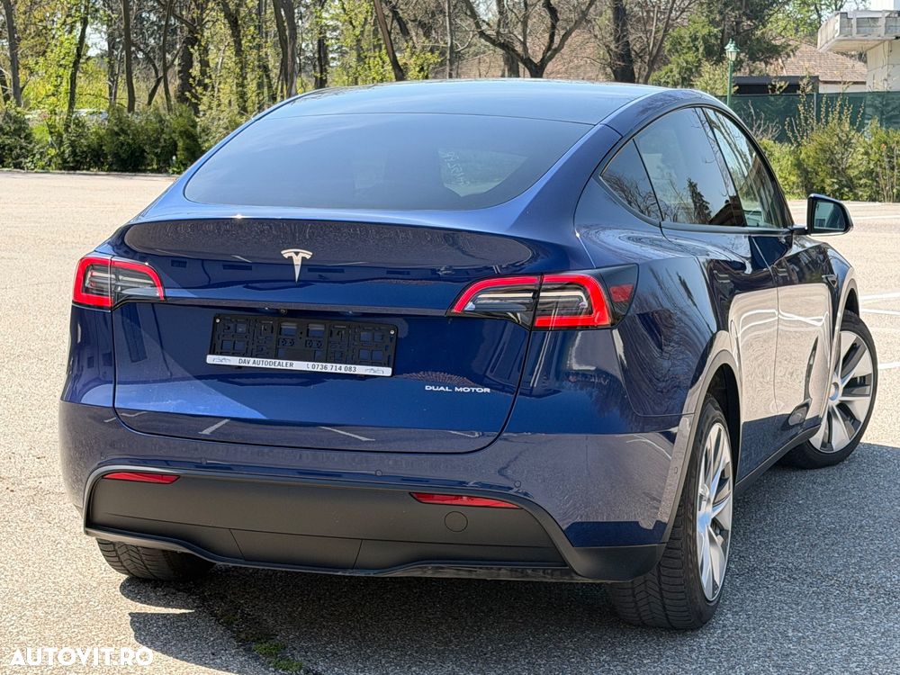Tesla Model Y - 10