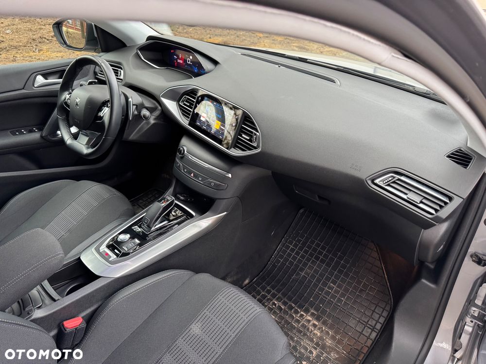 Peugeot 308 1.5 BlueHDi Allure S&S EAT8 - 18