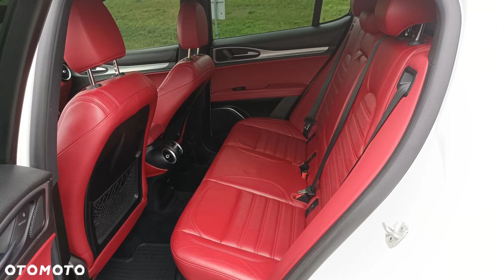 Alfa Romeo Stelvio 2.0 Turbo 16V AT8-Q4 Ti - 19