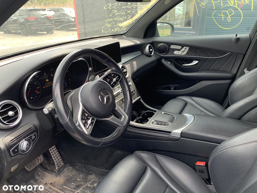 Mercedes-Benz GLC 300 4Matic 9G-TRONIC Edition Avantgarde - 14