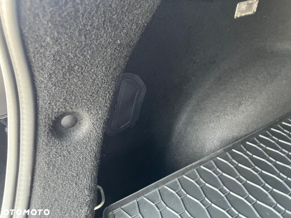 Renault Kadjar TCe 140 EDC GPF BLACK EDITION - 19