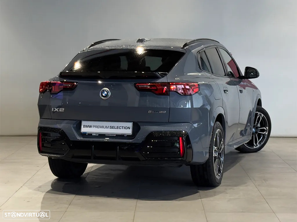BMW iX2 eDrive20 Pack Desportivo M - 4