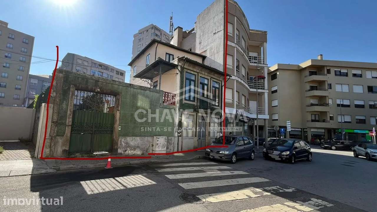 Oportunidade Única de Investimento em Localização Premium - Vista 2