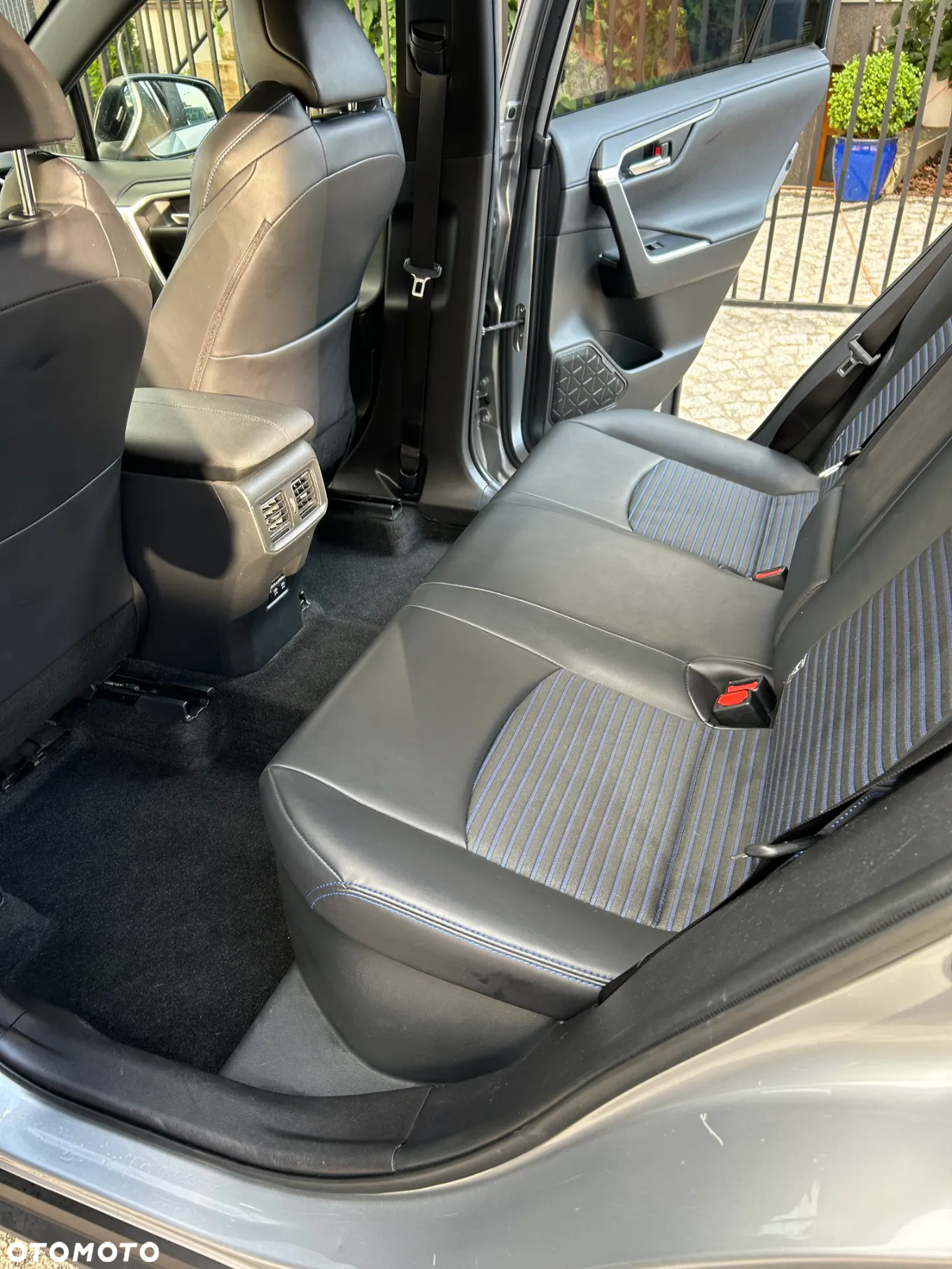Toyota RAV4 - 18