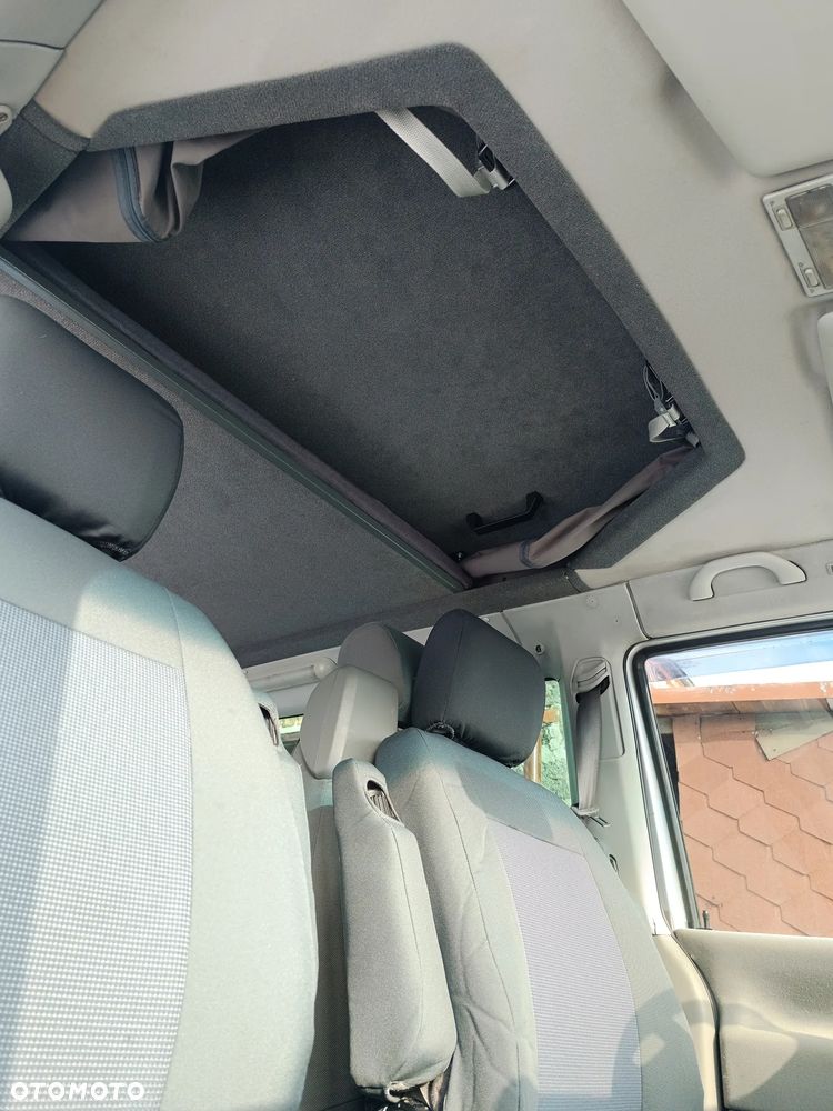 Volkswagen Multivan - 11