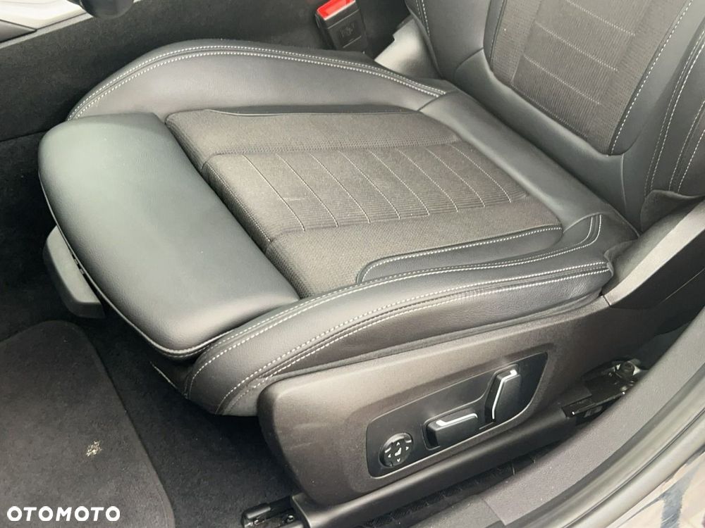 BMW Seria 3 318d mHEV - 17